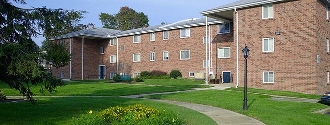 Primary Photo - Pine Manor Apartments Primary Photo - Pine Manor Apartments