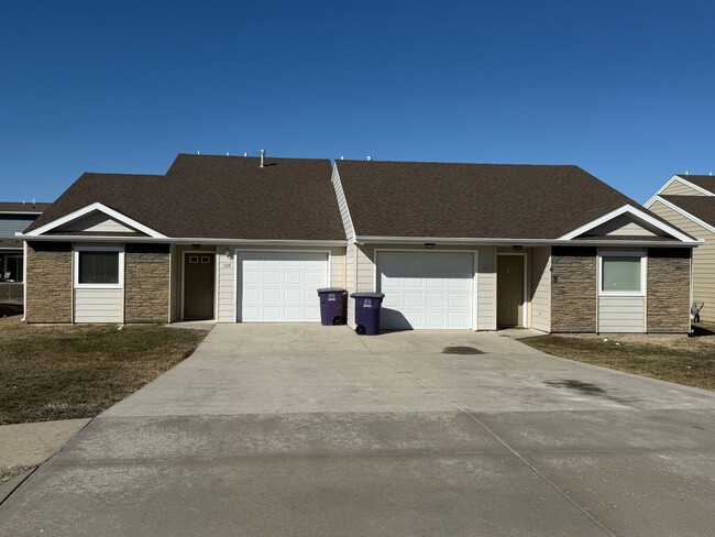 Building Photo - 526 Grainfield St