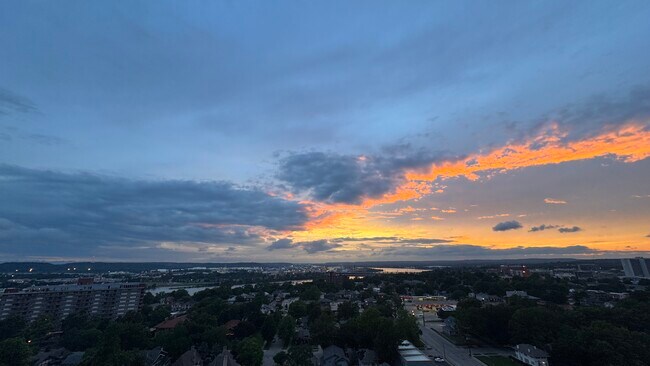 Vistas del atardecer desde el balcón. - 1502 S Boulder Ave
