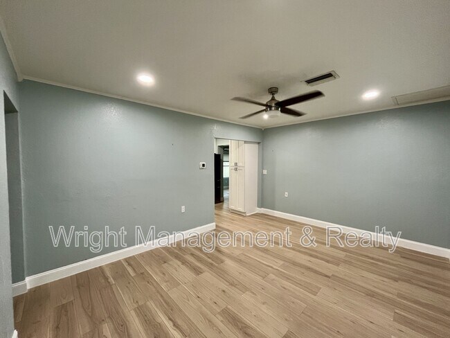 Foto del edificio - 8330 Waverly Rd N