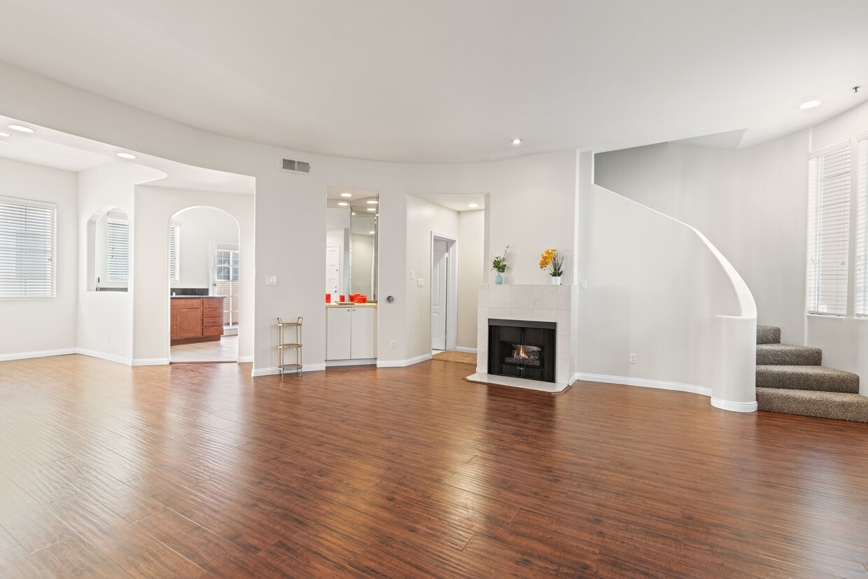 Photo - 408 W Queen St (Inglewood, CA)