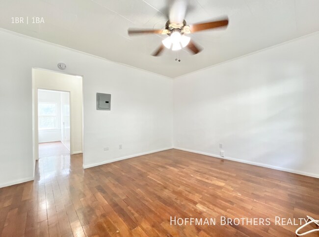 Building Photo - 1557 N Hill Ave