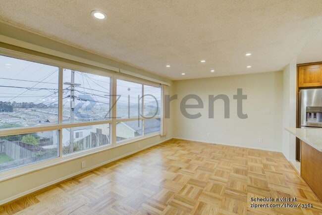 Building Photo - Unit