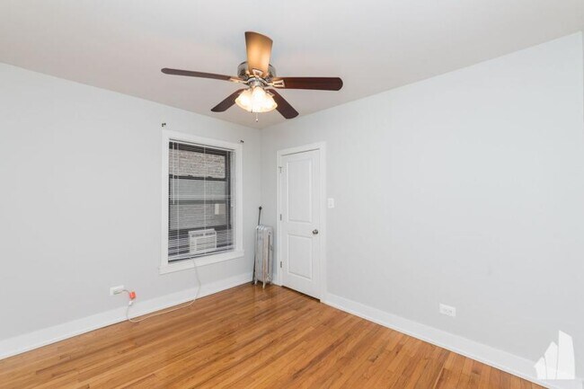 Foto del edificio - 1 bedroom in Chicago IL 60657