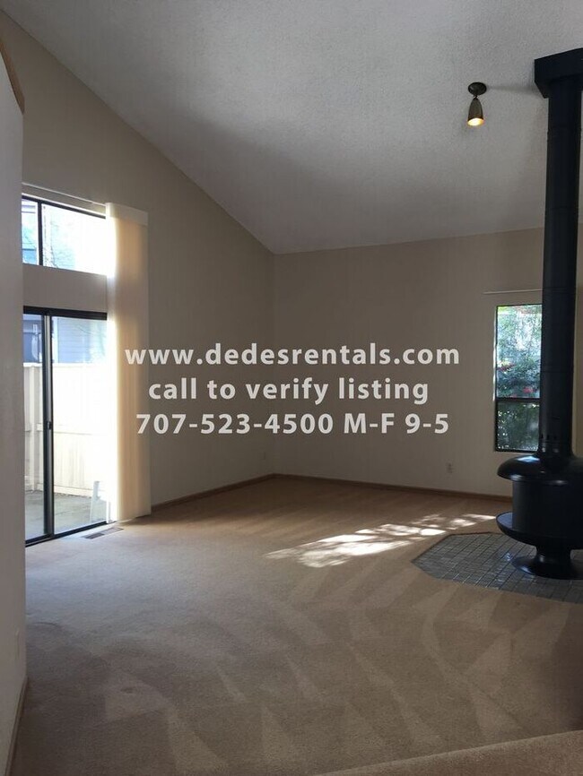 Foto del edificio - 4756 Shade Tree Ln