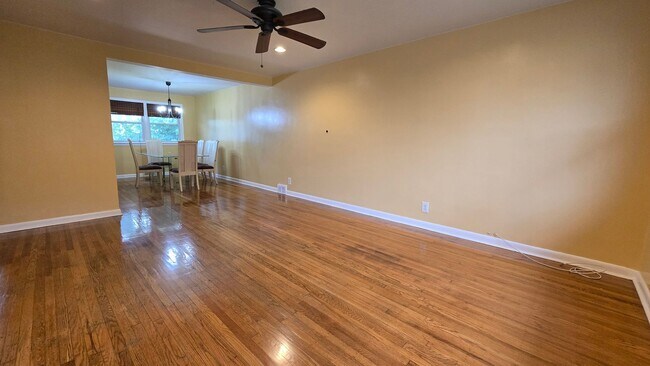 Building Photo - 5319 Frosthoffer Ave