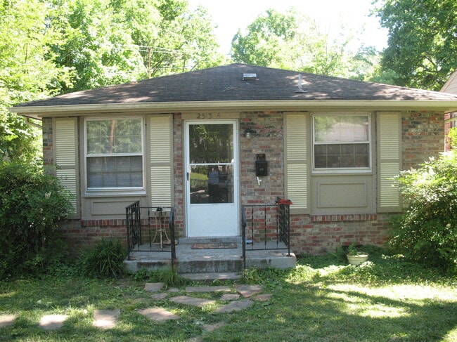 Building Photo - 2513 Ashwood Ave