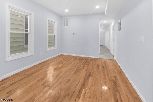 Foto del edificio - 155 Fairmount Ave