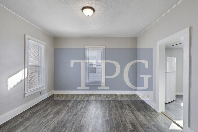 Building Photo - 562 S Arlington Ave