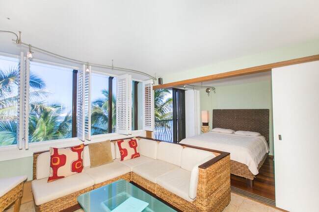 Foto del edificio - Fully Furnished Beach Front Condo on North Shore!