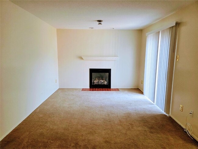 Building Photo - 13415 Land O Woods Dr
