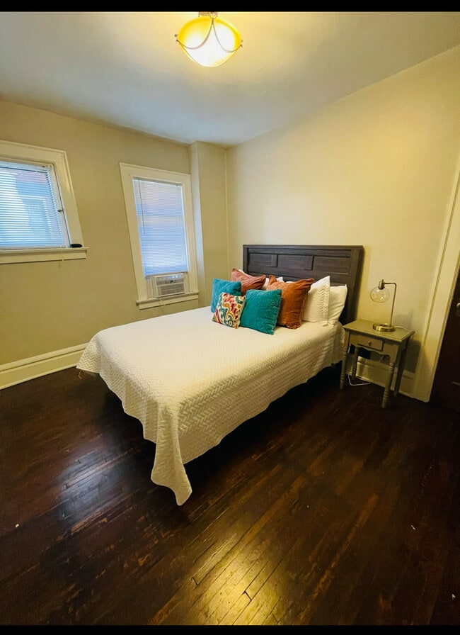 872 Dennison Ave Unit Overlook Dennison House, Columbus, OH 43215