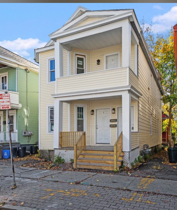 Primary Photo - 20 Benson St