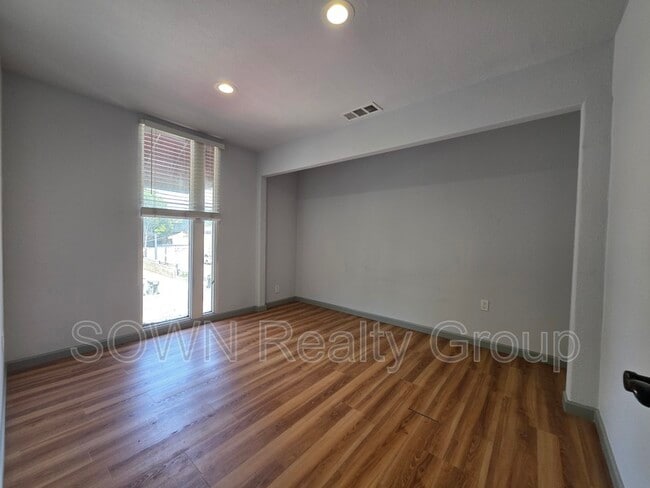Building Photo - 436 E William St