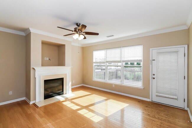 Foto del edificio - 6110 Colonial Garden Dr