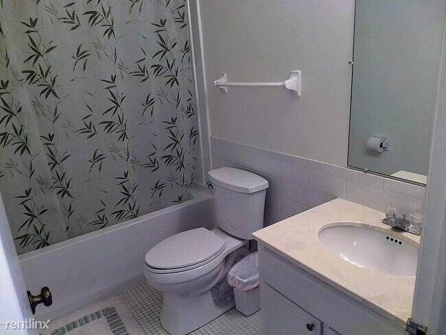 Foto del edificio - 1 br, 1 bath Condo - 3608 Lakeshore Drive B-5