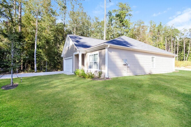 Building Photo - 1307 Lakeshore Dr