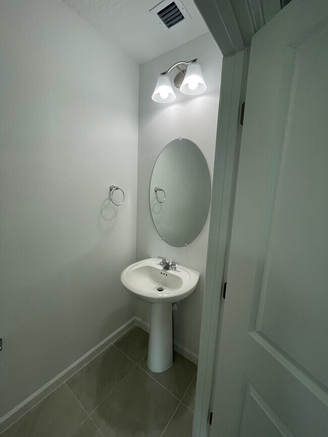 Photo - 16374 POWERSCOURT Dr Townhome