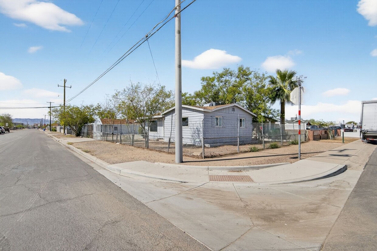 Primary Photo - 1410 S 24th Ave