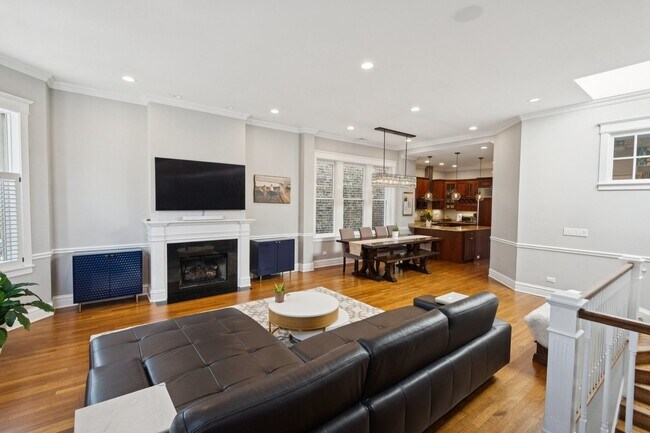 Foto del edificio - 2044 N Sheffield Ave