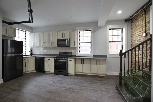 Foto del edificio - 6105 N Winthrop Ave