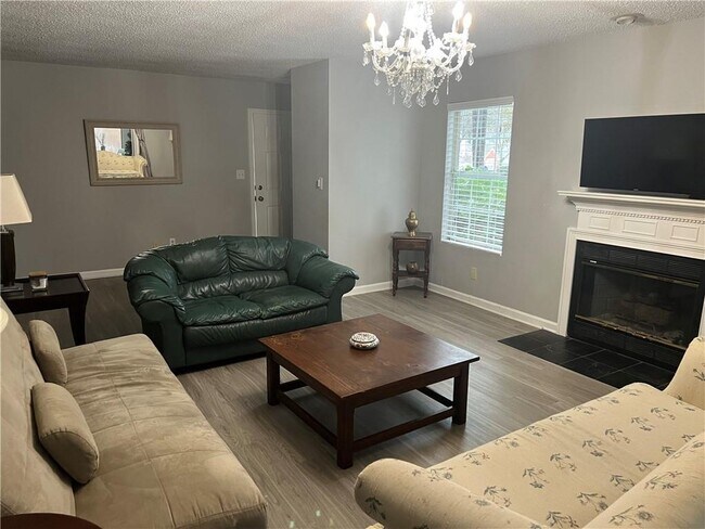Building Photo - 7031 Somerset Cir