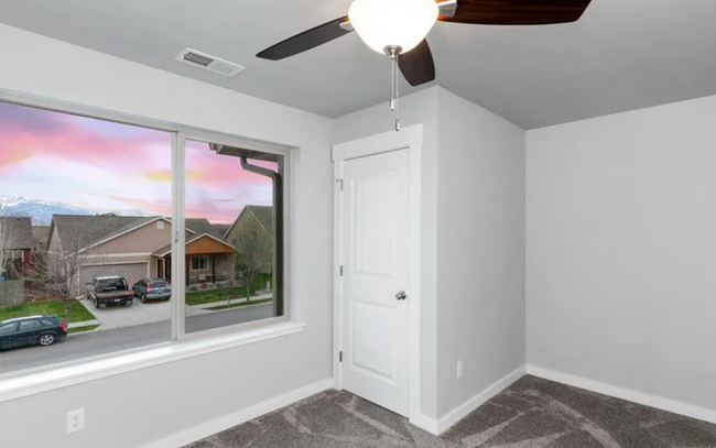 Building Photo - Charming 3-Bedroom Townhouse in the Heart ...
