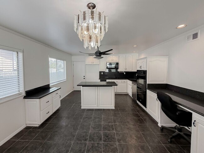 Foto del edificio - CORNER LOT POOL HOME | JUST REMODELED 4 BEDROOM | FOR RENT IN WEST GARDEN GROVE