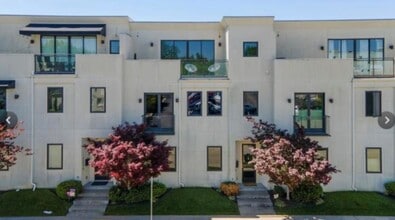 Building Photo - 1322 E 35th Pl