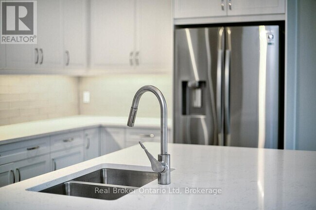 Photo du bâtiment - 80 9th St E