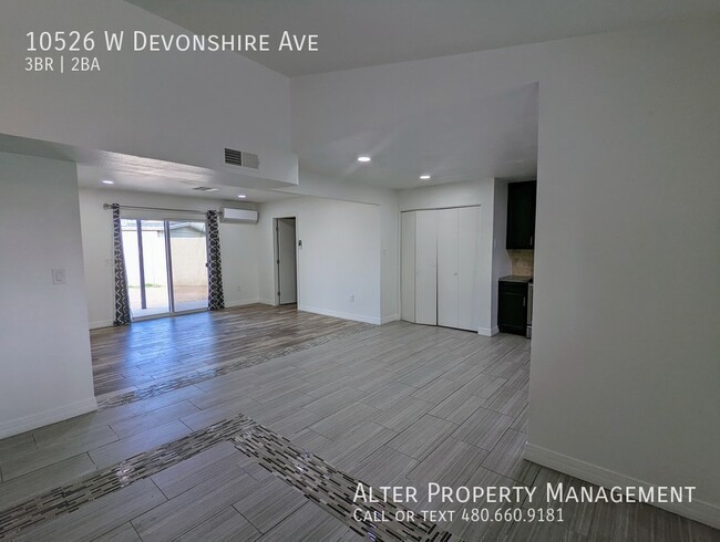 Building Photo - 10526 W Devonshire Ave
