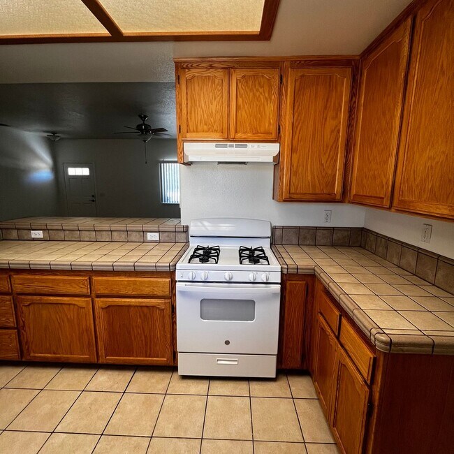 Foto del edificio - 7764 Corona Ave