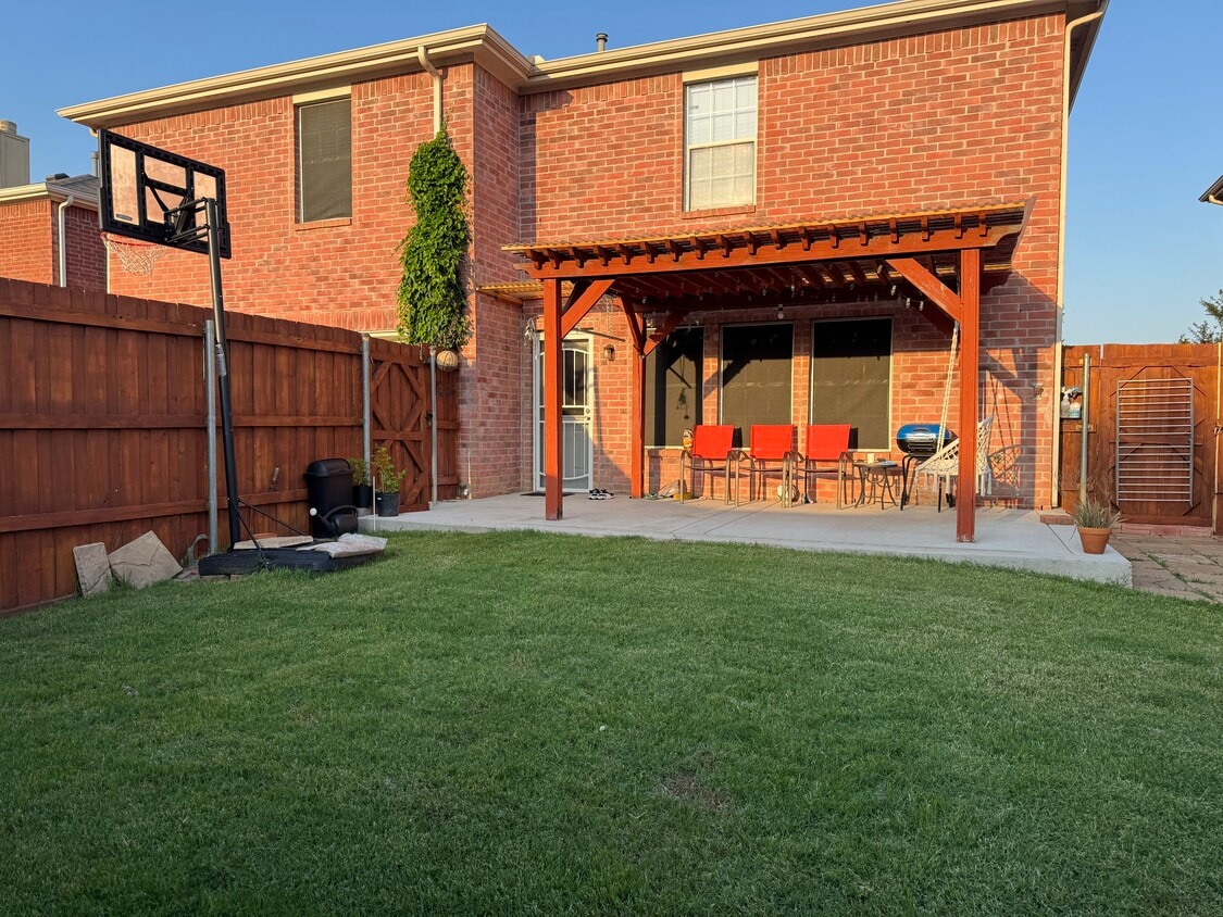 Foto del edificio - 7767 Emilie Ln