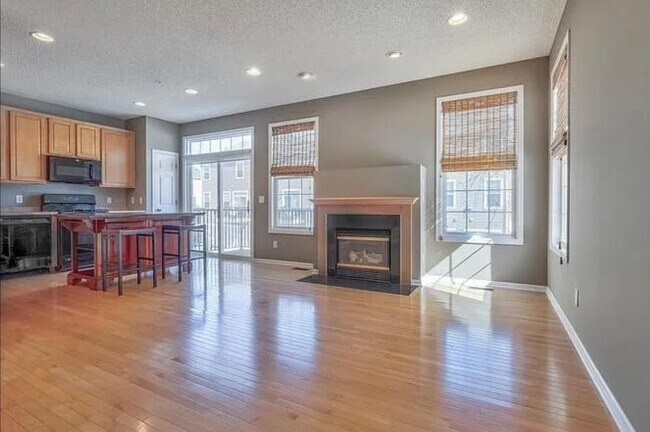 Building Photo - 15624 Lilac Dr