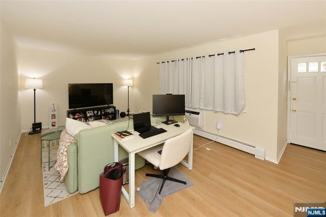 Foto del edificio - 128 Regency Park