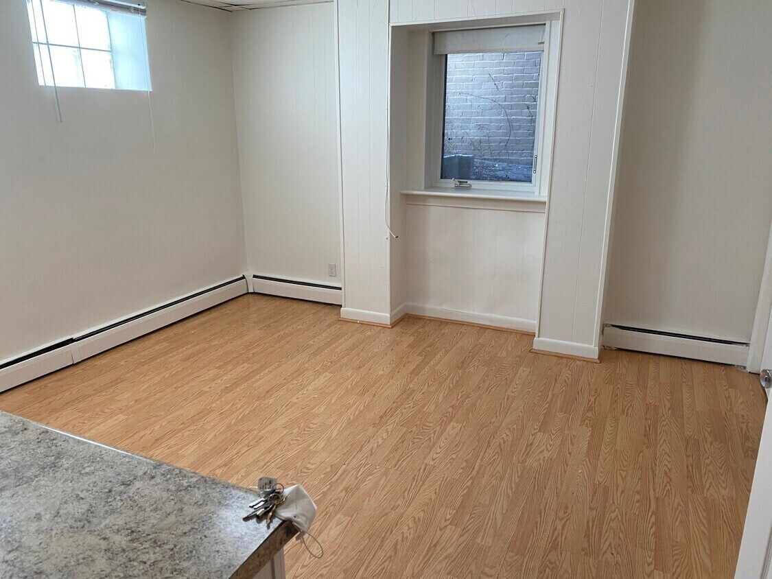*Pictures are representative samples of the advertised unit. In some cases, the actual units you tou - 10 Aberdeen St