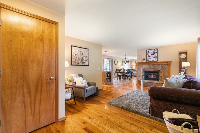 Foto del edificio - 4 Bed, 3 Bath Home in Cul-de-sac