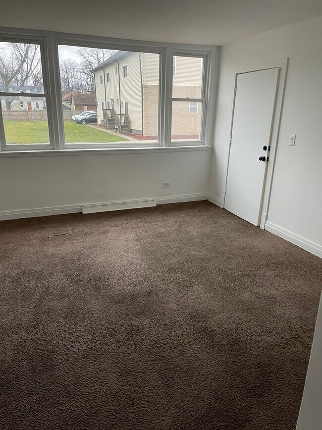 Building Photo - 538 E 154th Pl