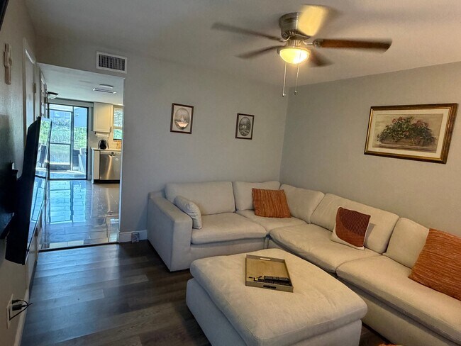 Foto del edificio - 1452 Ridge Lake Ct