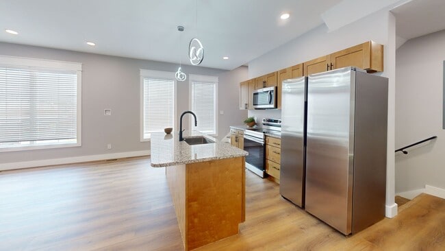 5BR/5BA Fort Sanders Townhome | Corner of ... - 5BR/5BA Fort Sanders Townhome | Corner of ...