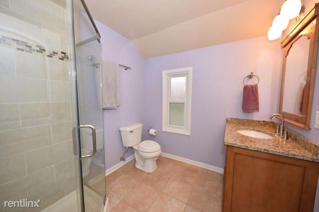 Building Photo - 1526 N Cass St