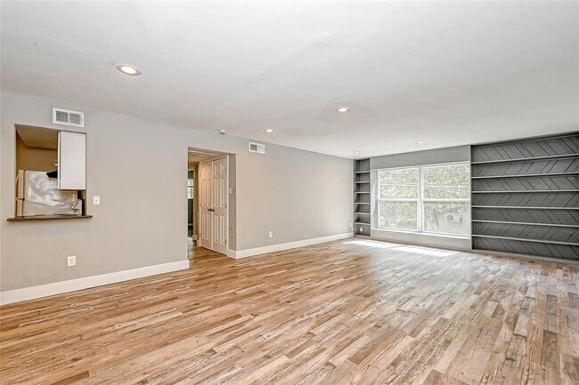 Building Photo - 7510 Shadyvilla Ln