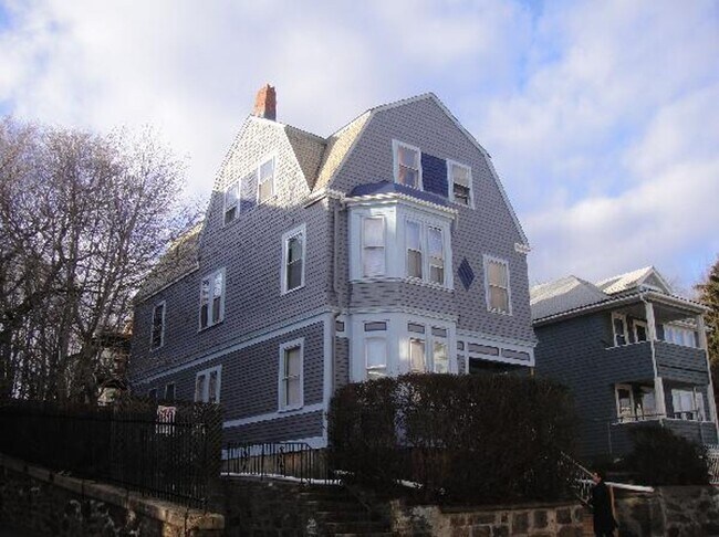 Building Photo - 832 Parker St