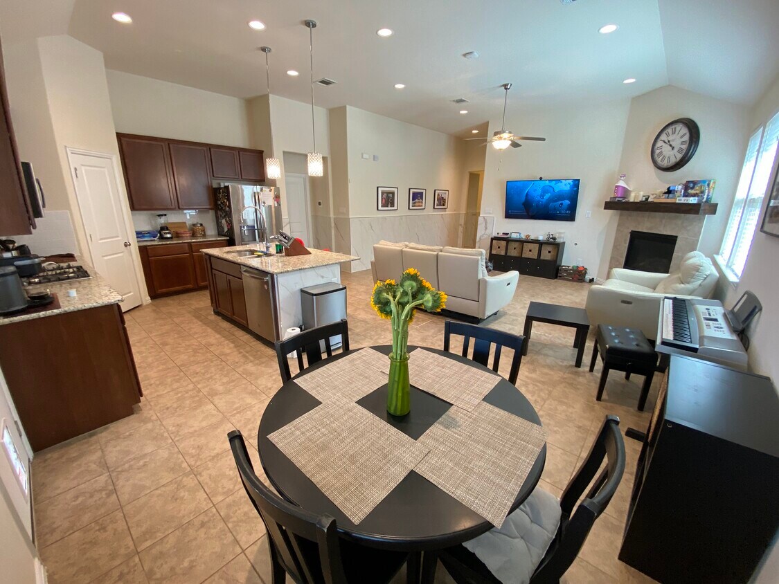 Foto principal - 1105 Bluebird Way