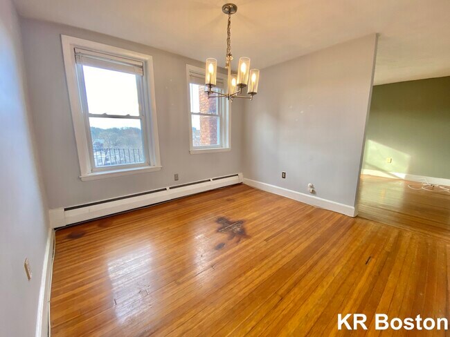 Building Photo - 327 Tappan St