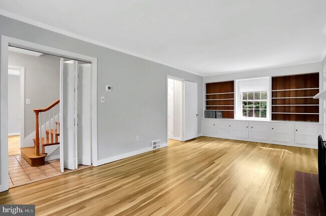 Building Photo - 121 Doubleday Ave