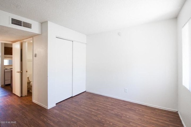 Building Photo - Westview Apartments