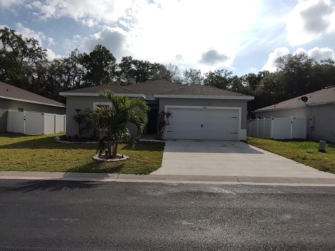 5230 Oakland Lake Cir, Fort Pierce, FL 34951 House Rental in Fort