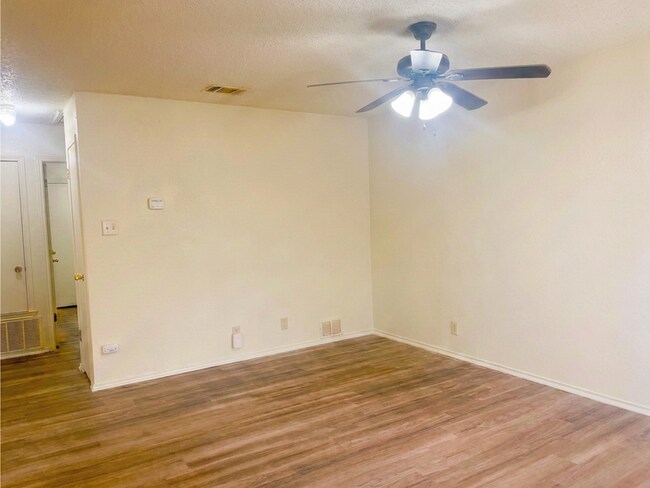 Foto del edificio - Meadow Trace-8873 &amp; 8871