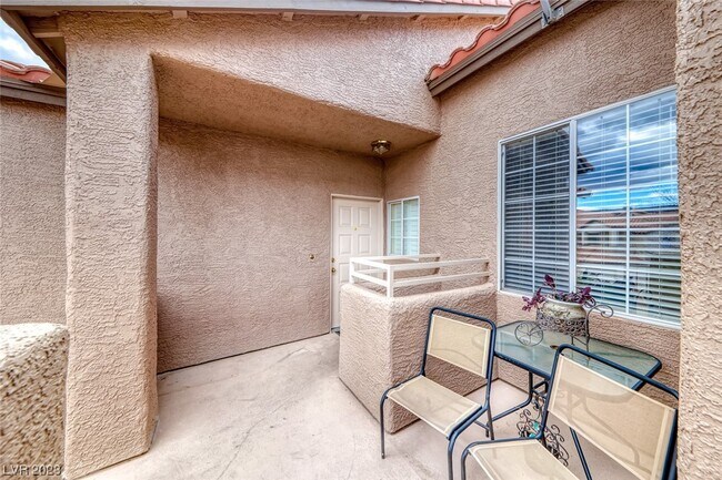 Building Photo - 75 N Valle Verde Dr